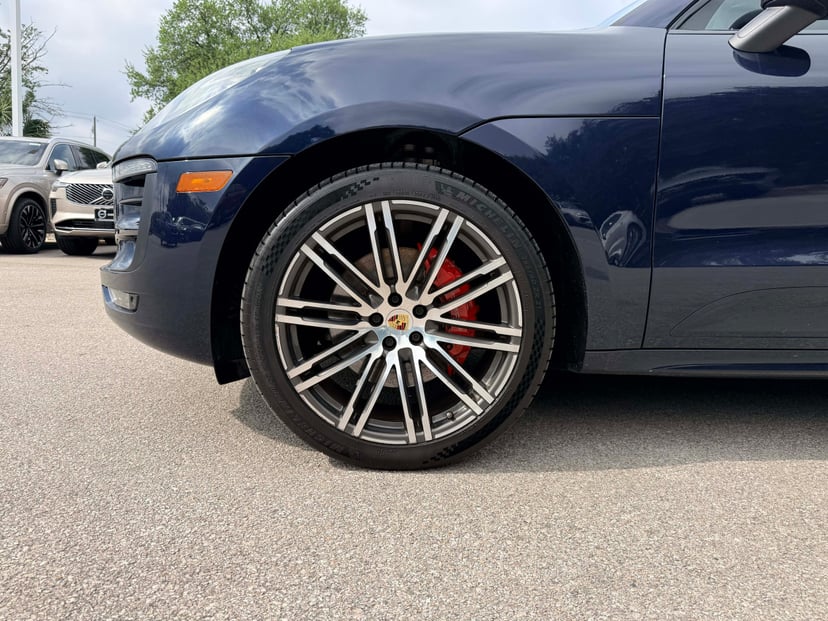 2018 Porsche Macan - Image 10