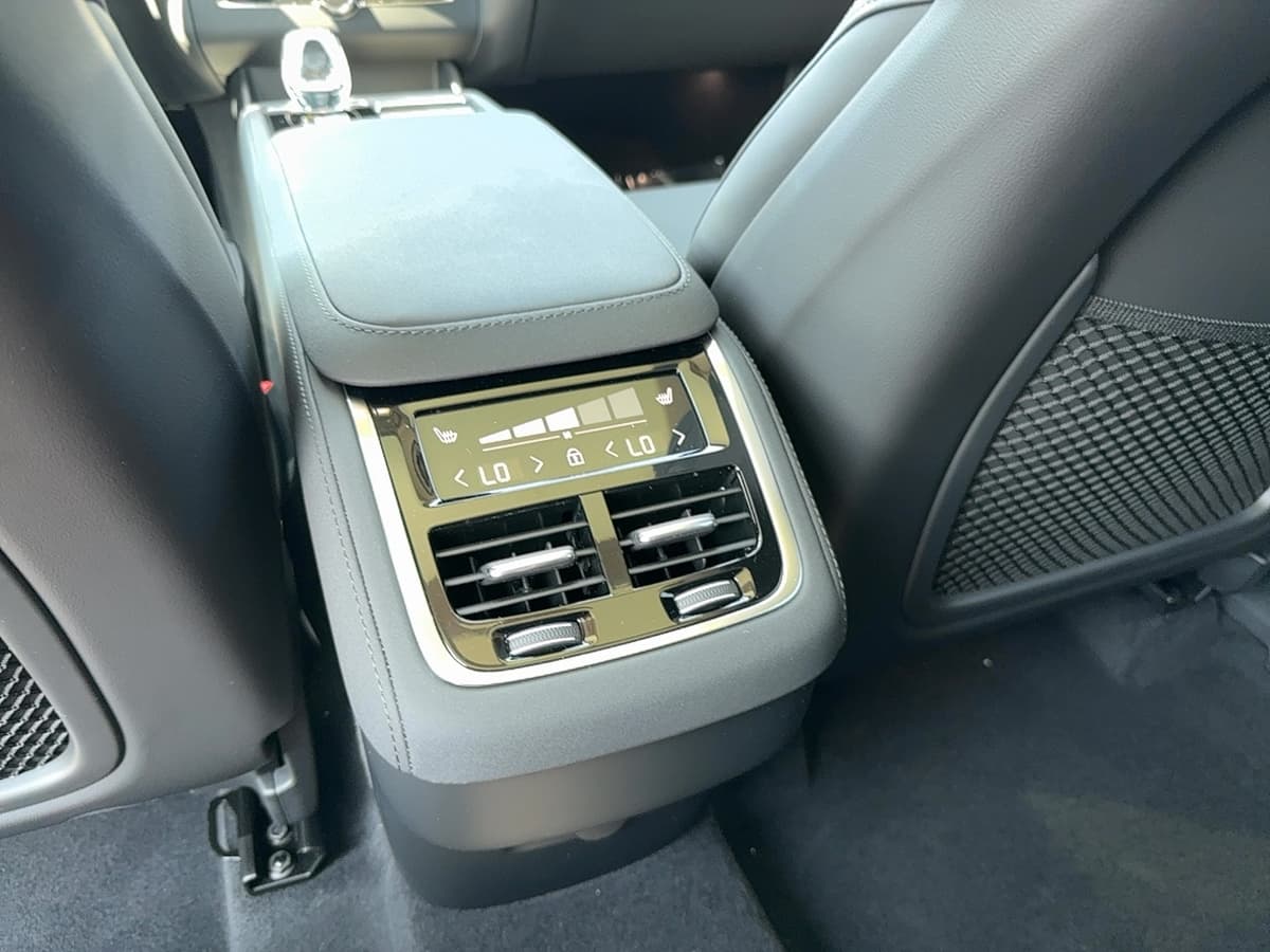 2025 Volvo XC90 - Image 18