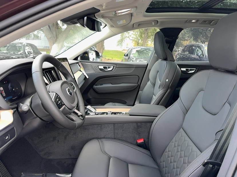 2026 Volvo XC60 - Image 12