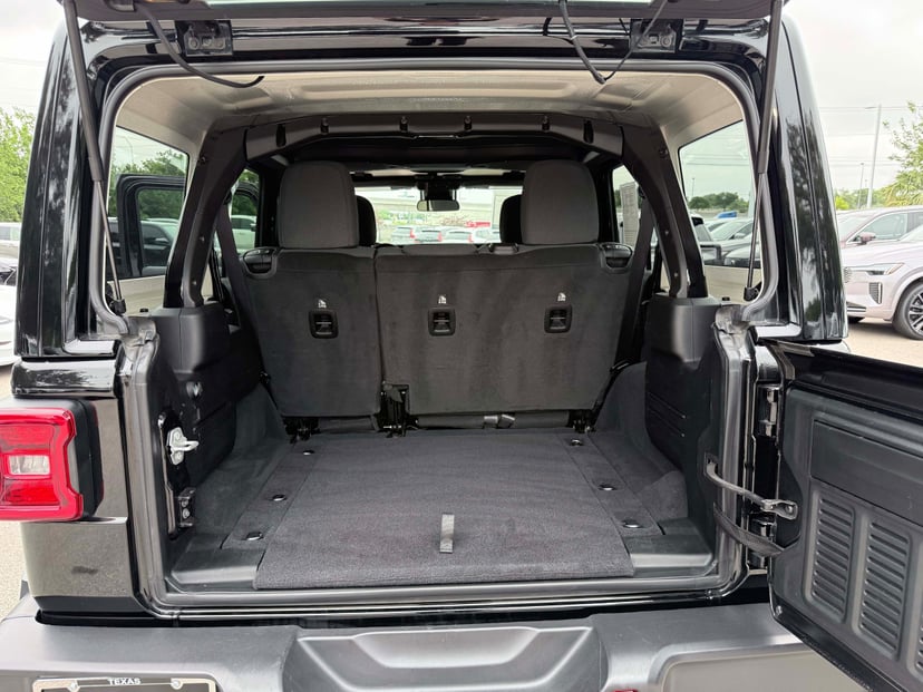 2025 Jeep Wrangler - Image 25