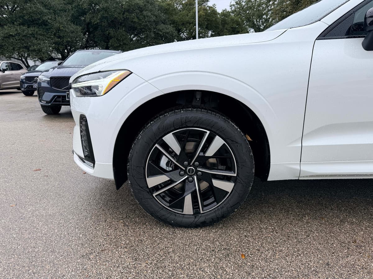 2026 Volvo XC60 - Image 9