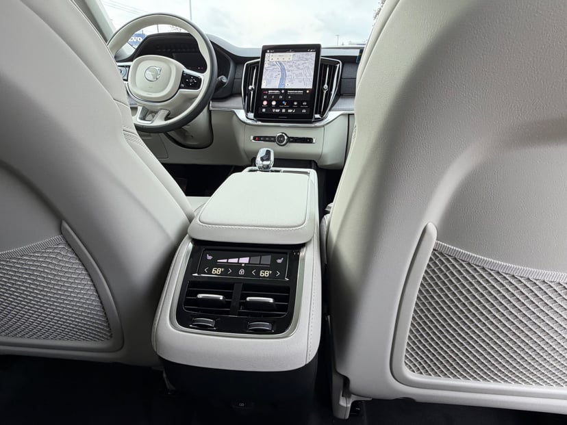 2026 Volvo XC90 - Image 12