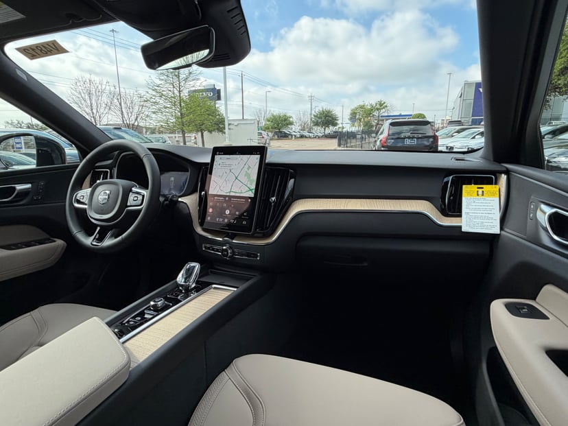 2026 Volvo XC60 - Image 10