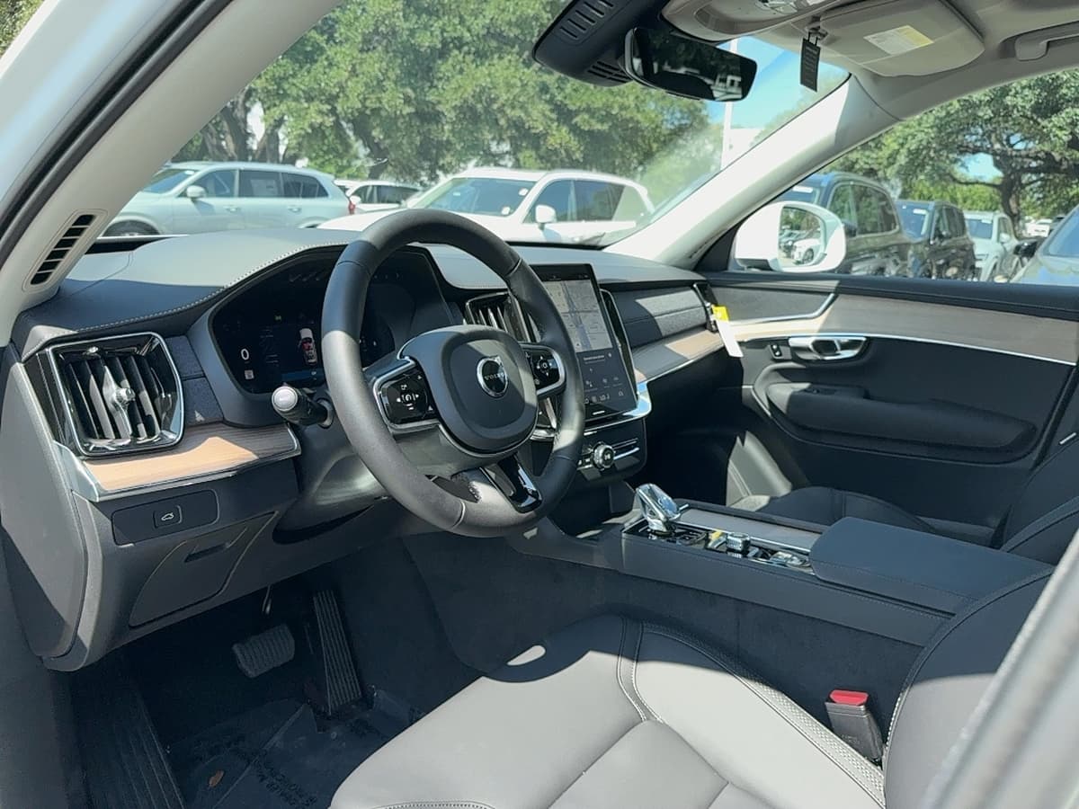 2025 Volvo XC90 - Image 11