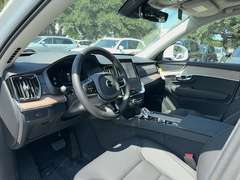 2025 Volvo XC90 - Image 10