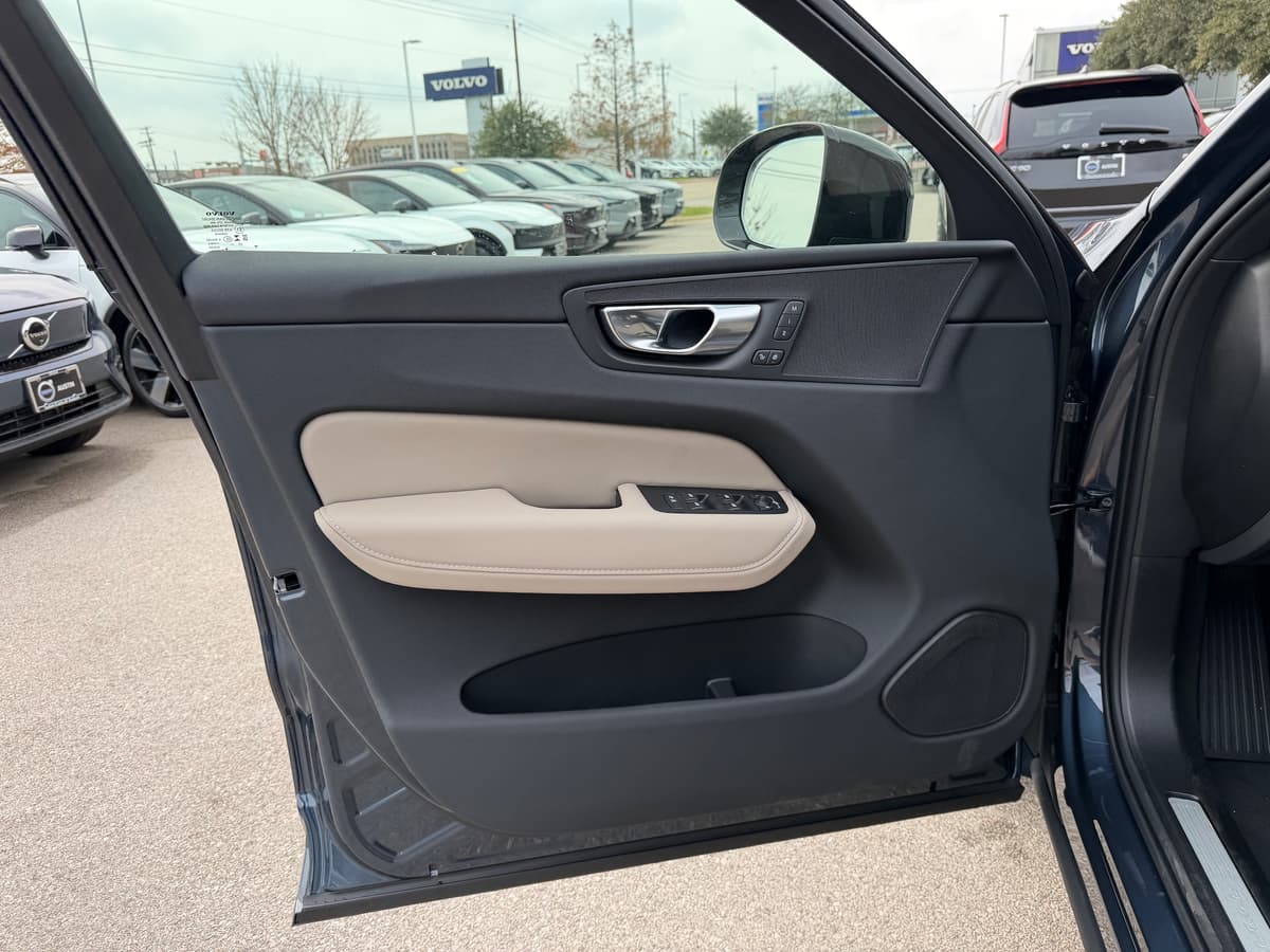 2026 Volvo XC60 - Image 15