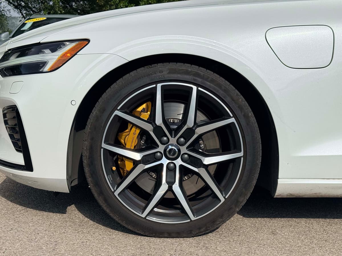 2024 Volvo V60 plug-in hybrid - Image 8