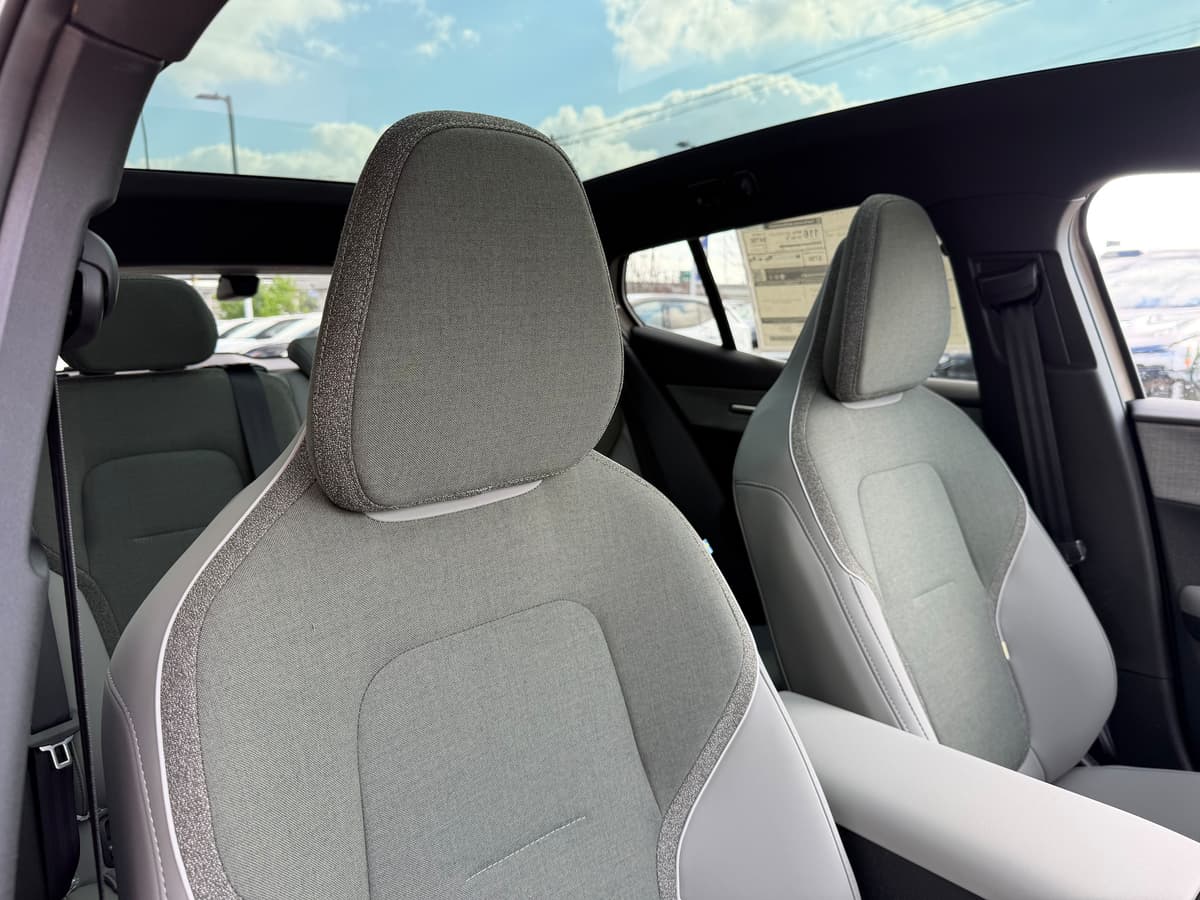 2026 Volvo EX30 - Image 9