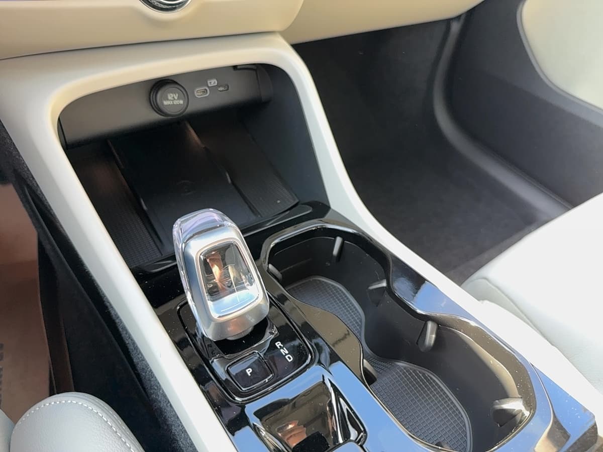 2026 Volvo XC40 - Image 20