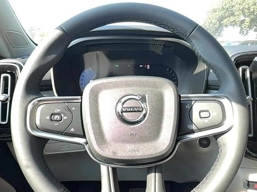 2026 Volvo XC40 - Image 17