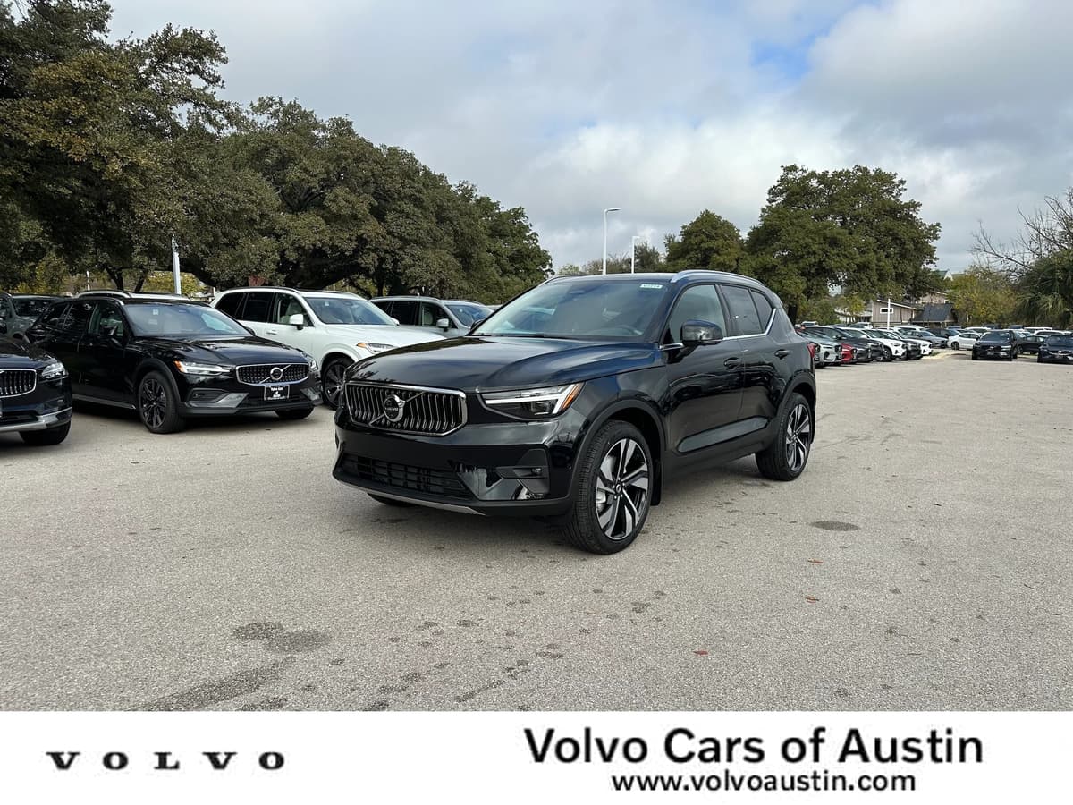 2025 Volvo XC40 - Image 1