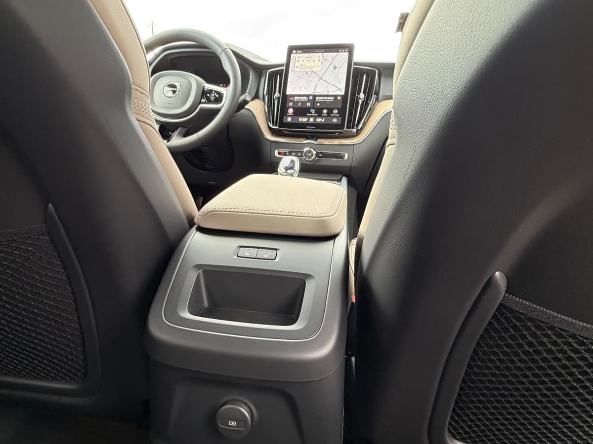 2026 Volvo XC60 plug-in hybrid - Image 11