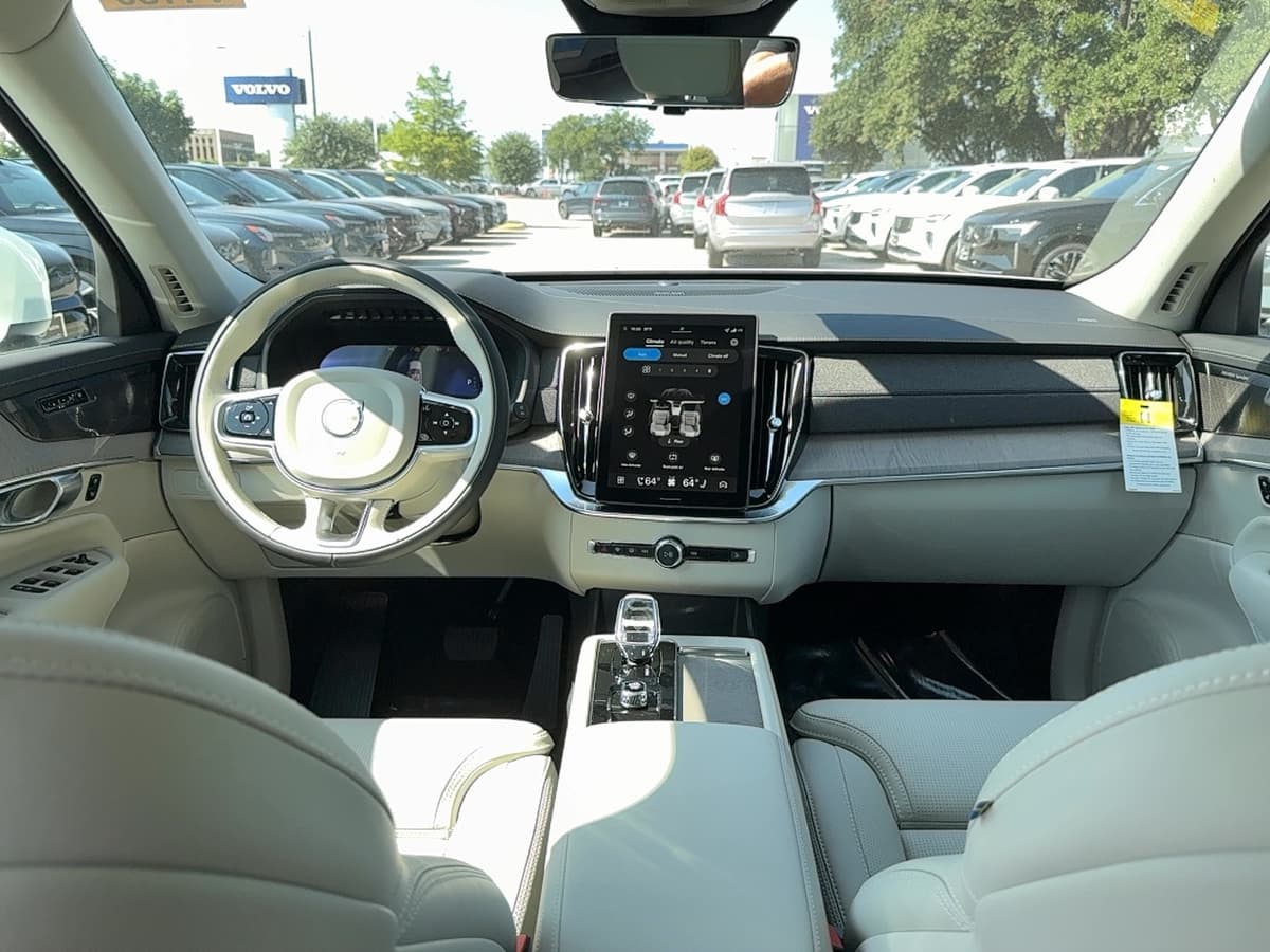 2026 Volvo XC90 - Image 18