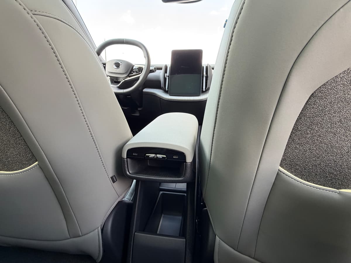 2026 Volvo EX30 - Image 11