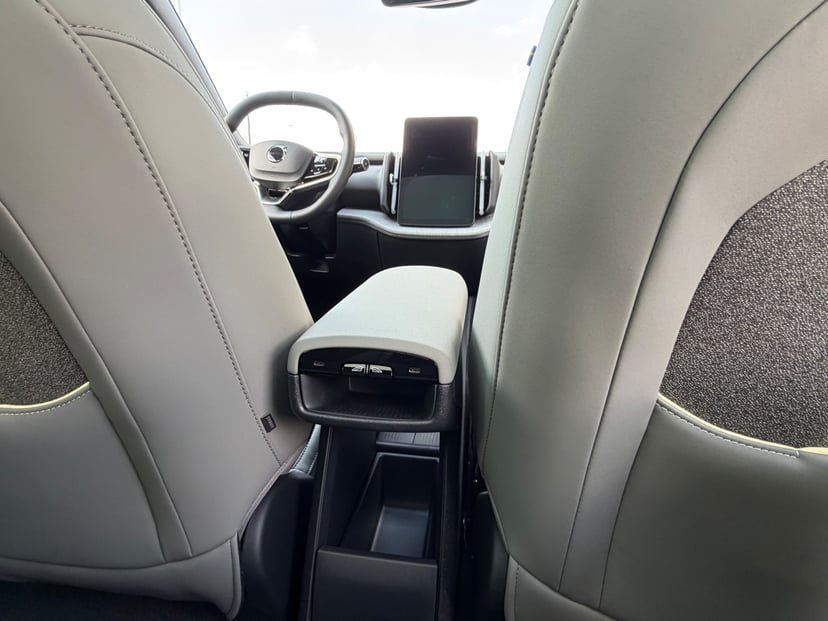 2026 Volvo EX30 - Image 11