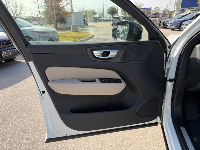 2026 Volvo XC60 - Image 15