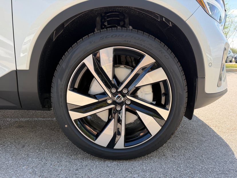 2026 Volvo XC40 - Image 6