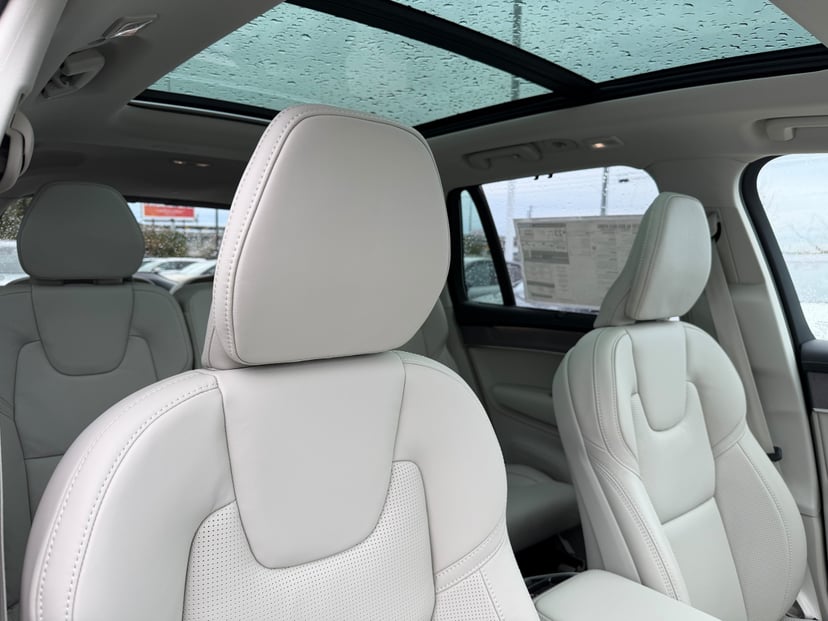 2026 Volvo XC90 - Image 8