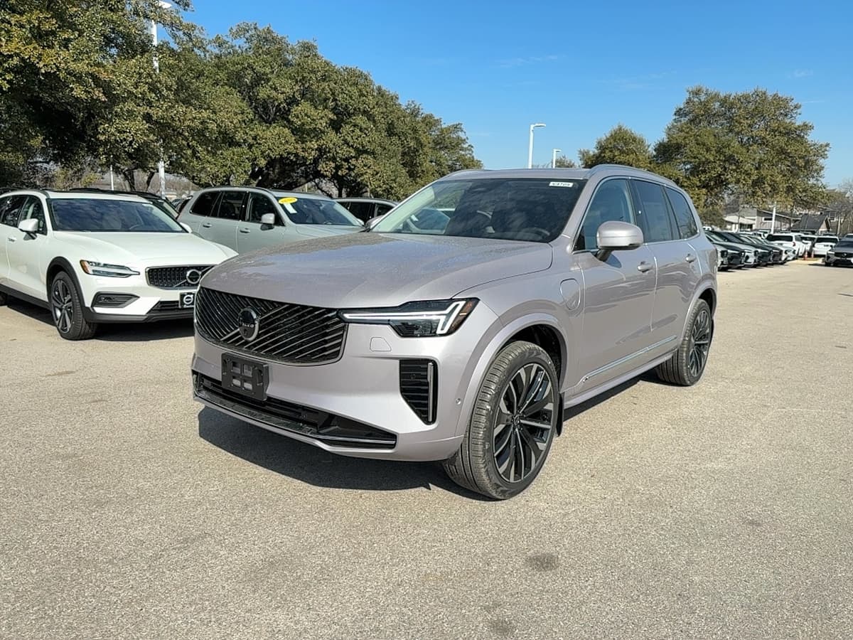 2026 Volvo XC90 plug-in hybrid - Image 2