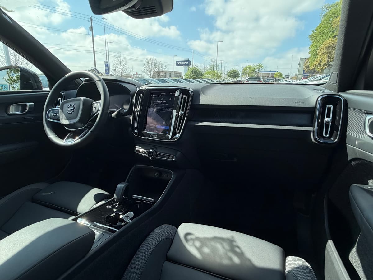 2024 Volvo XC40 Recharge Pure Electric - Image 13