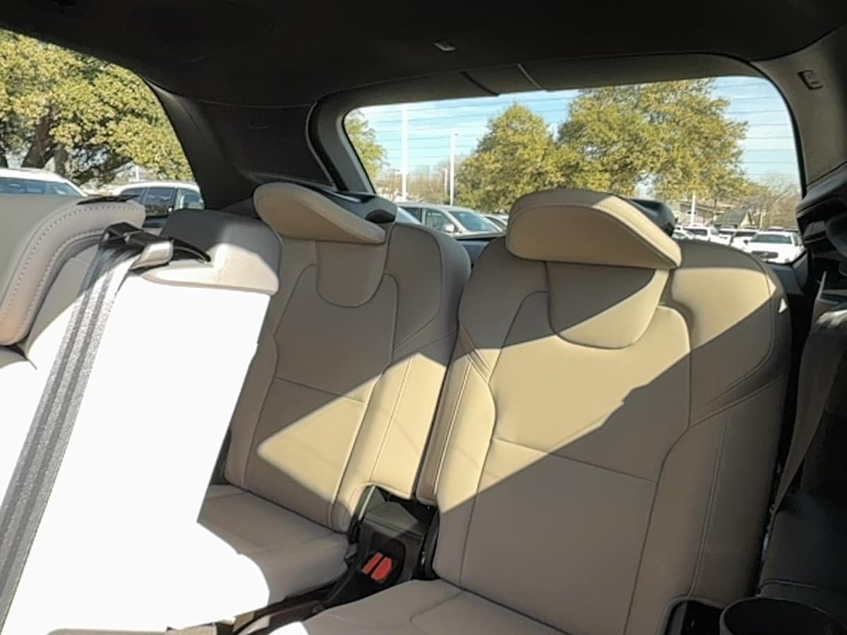 2026 Volvo XC90 - Image 15