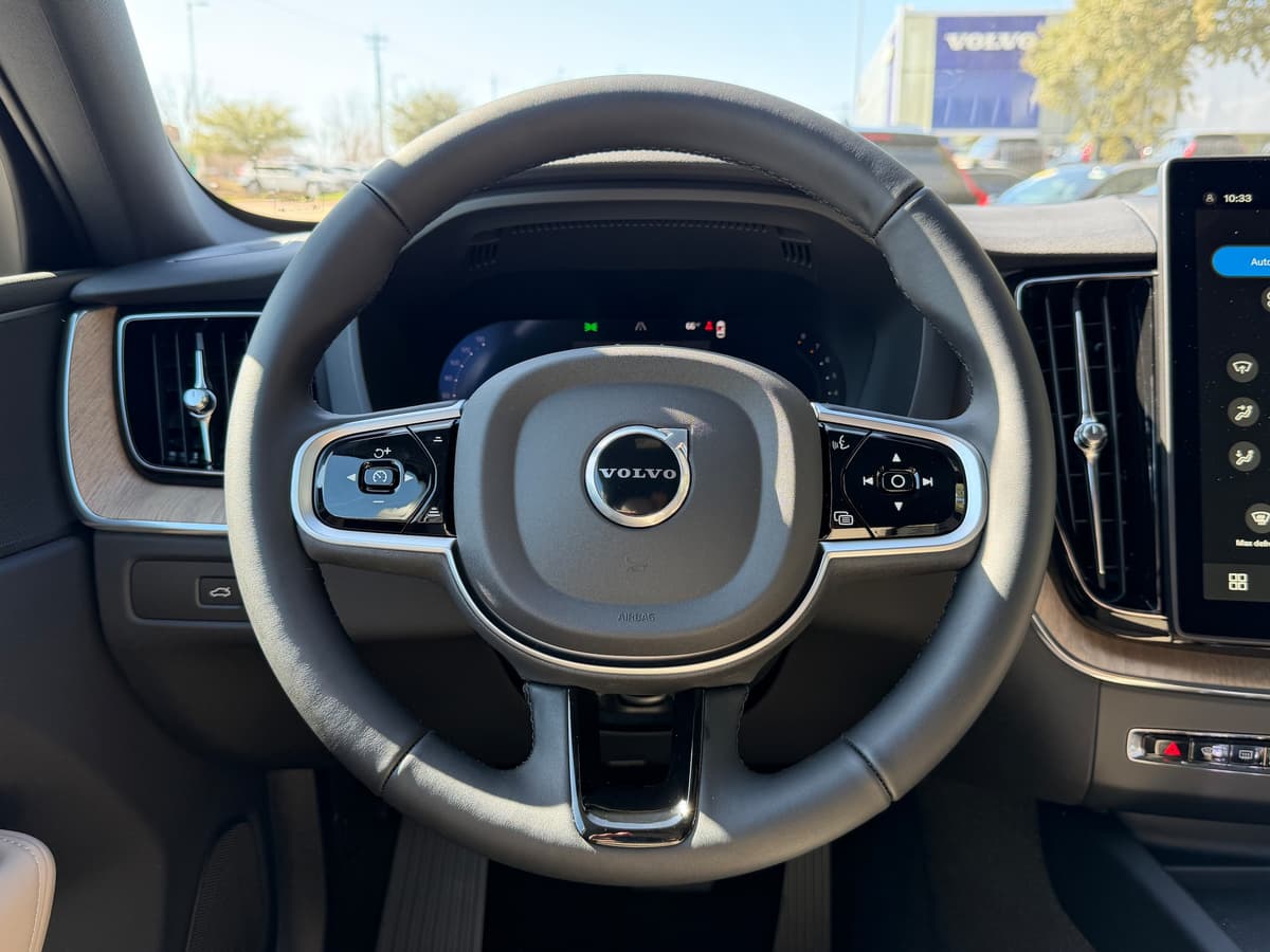 2026 Volvo XC60 - Image 14