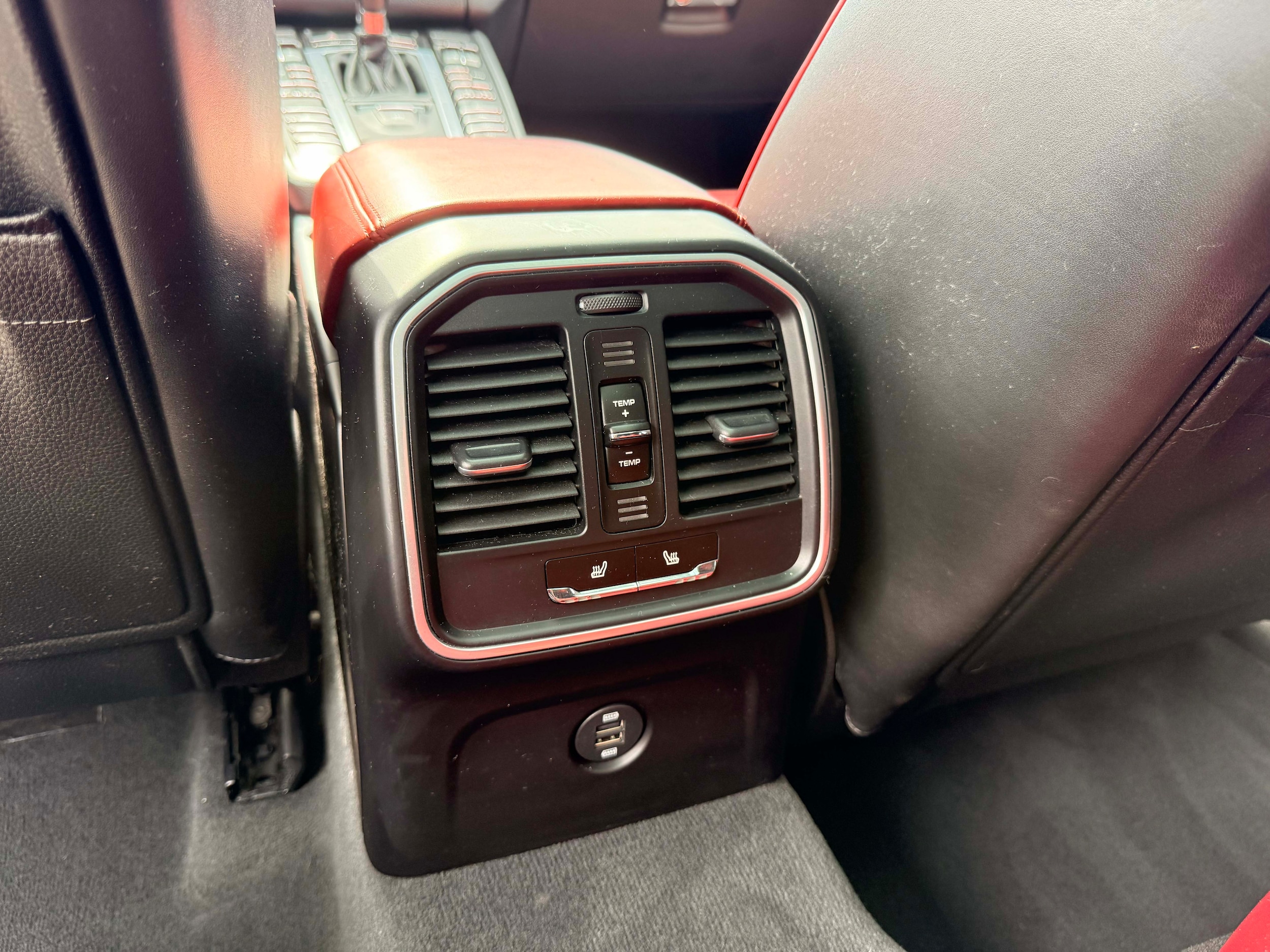 2018 Porsche Macan - Image 17