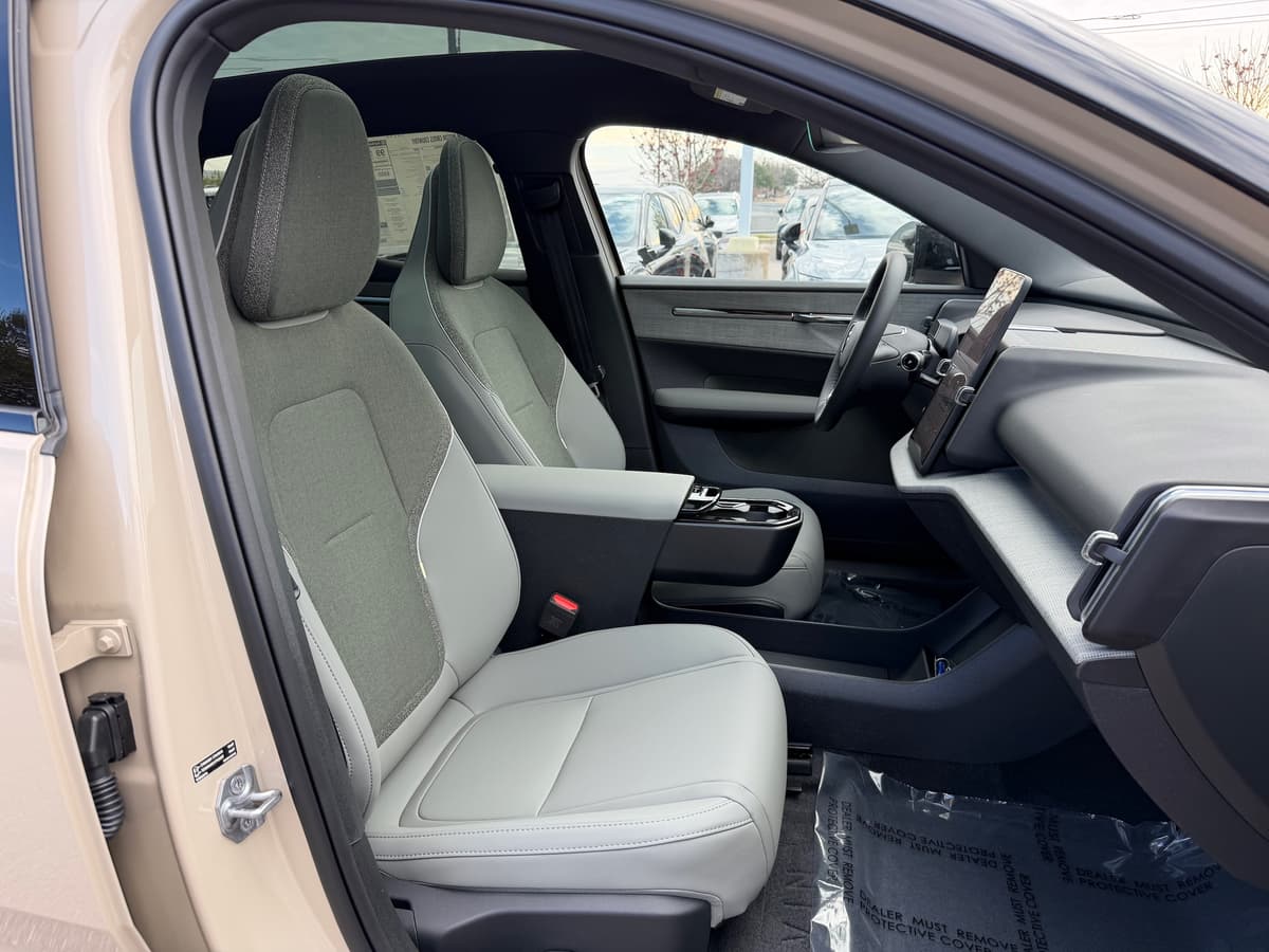 2026 Volvo EX30 Cross Country - Image 9