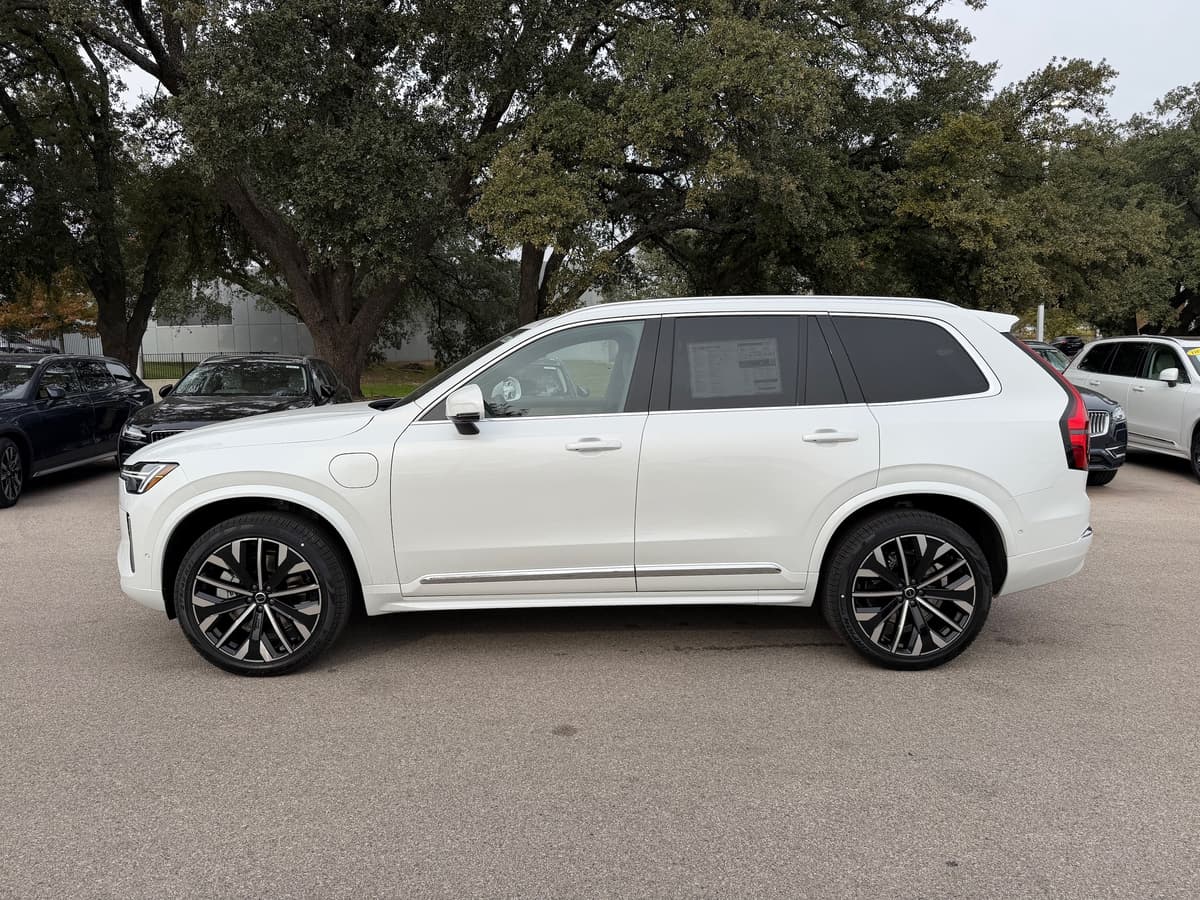 2026 Volvo XC90 plug-in hybrid - Image 3