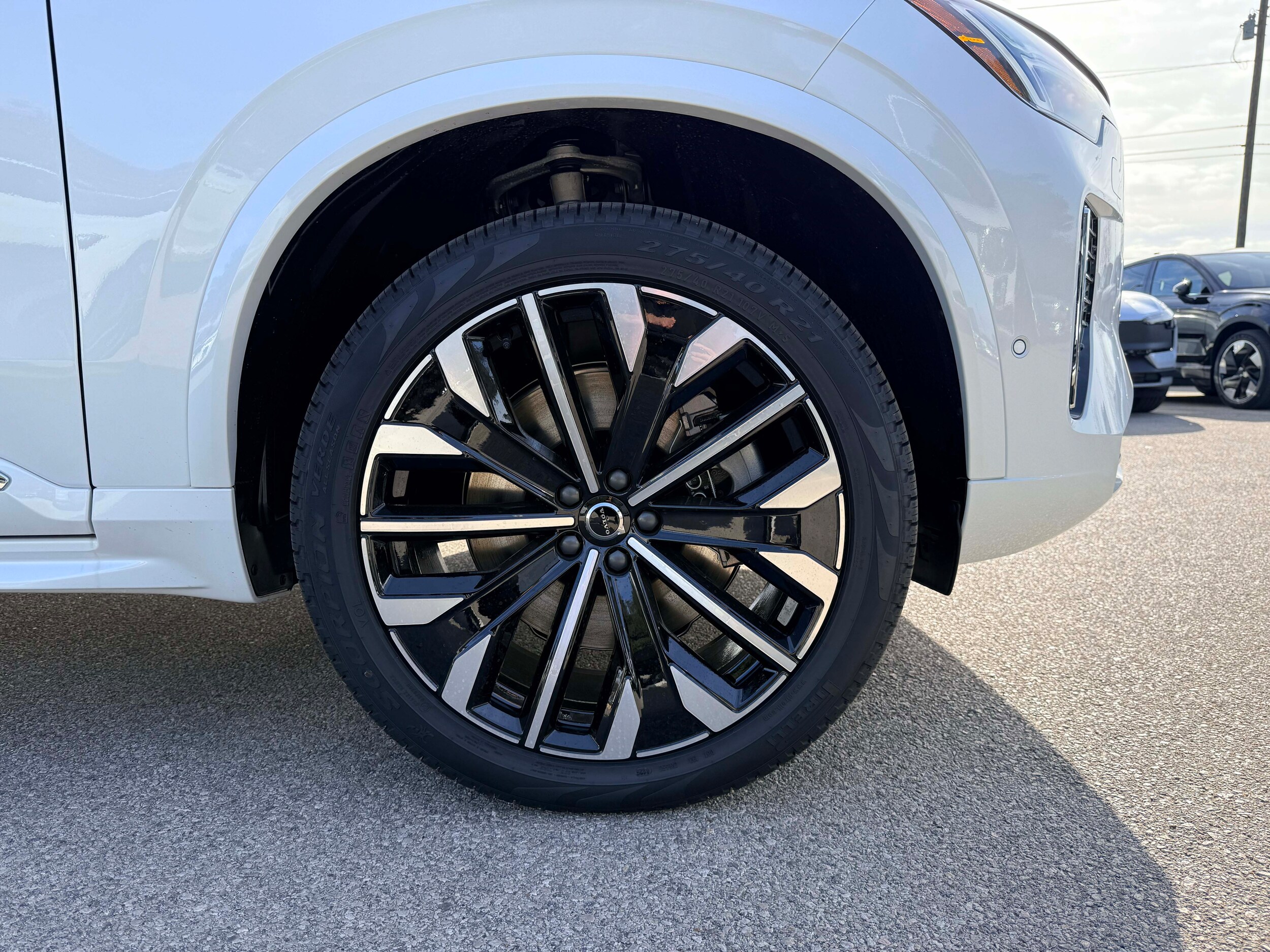 2026 Volvo XC90 plug-in hybrid - Image 9