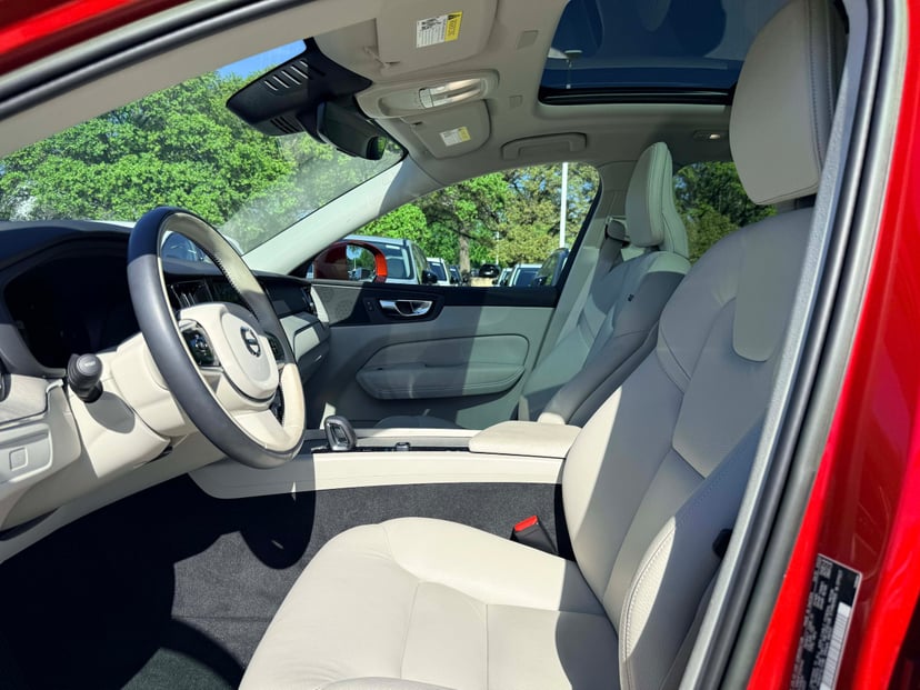 2023 Volvo XC60 - Image 8