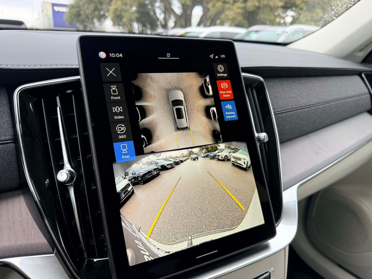 2026 Volvo XC90 plug-in hybrid - Image 23