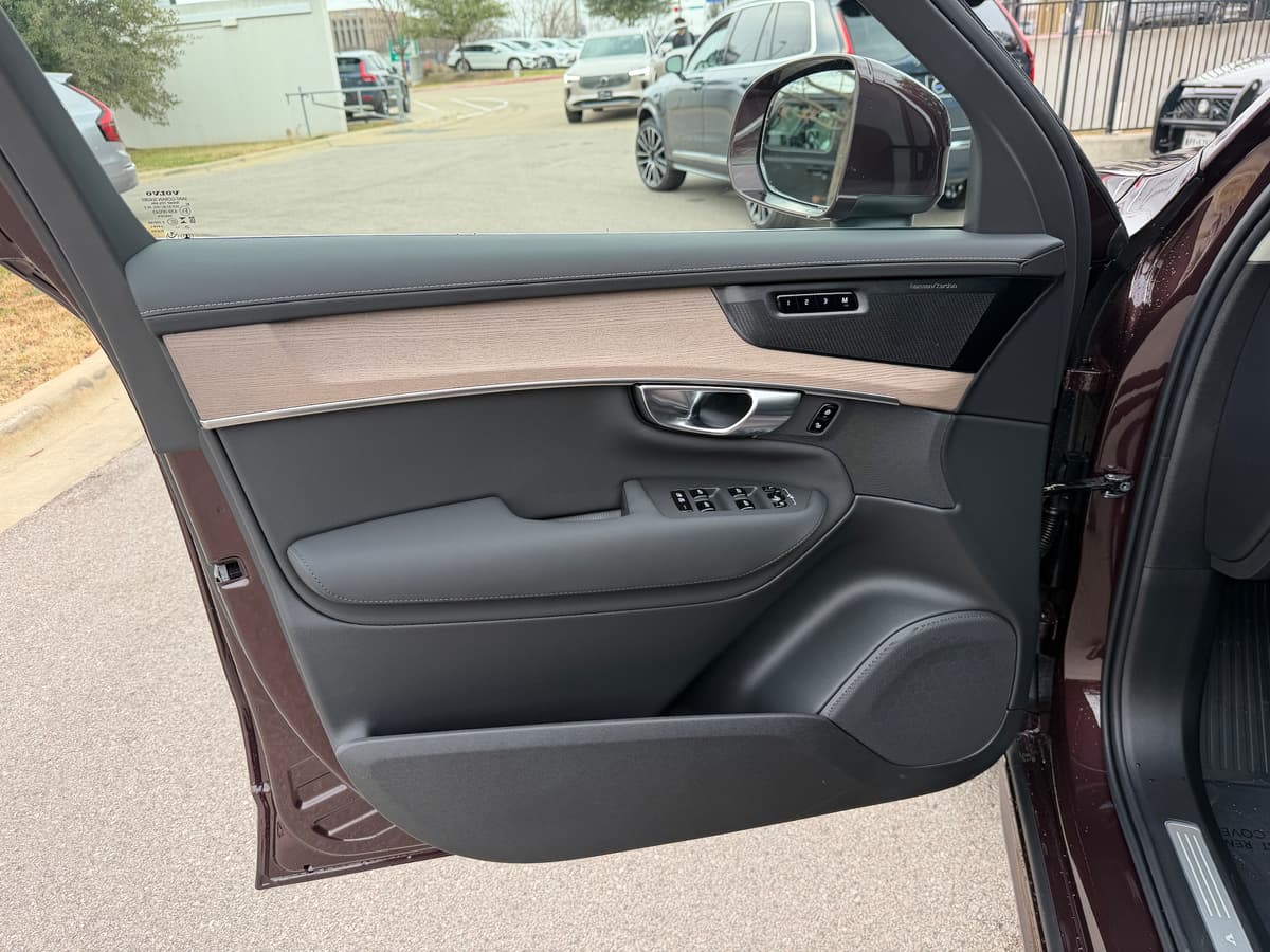 2026 Volvo XC90 - Image 18