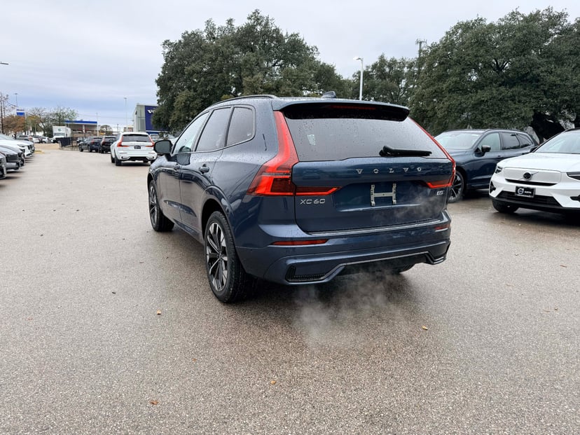 2026 Volvo XC60 - Image 4