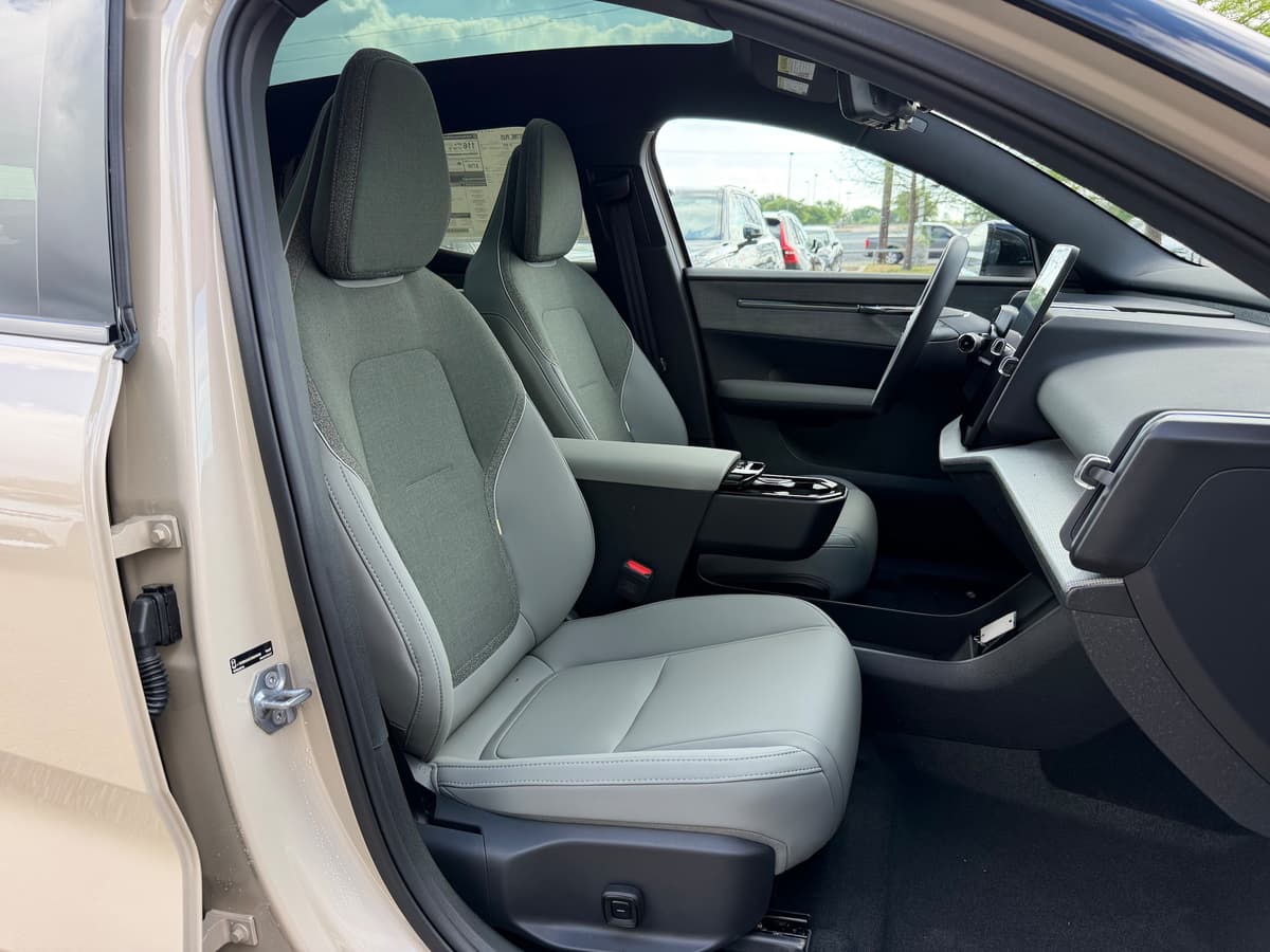 2026 Volvo EX30 - Image 8