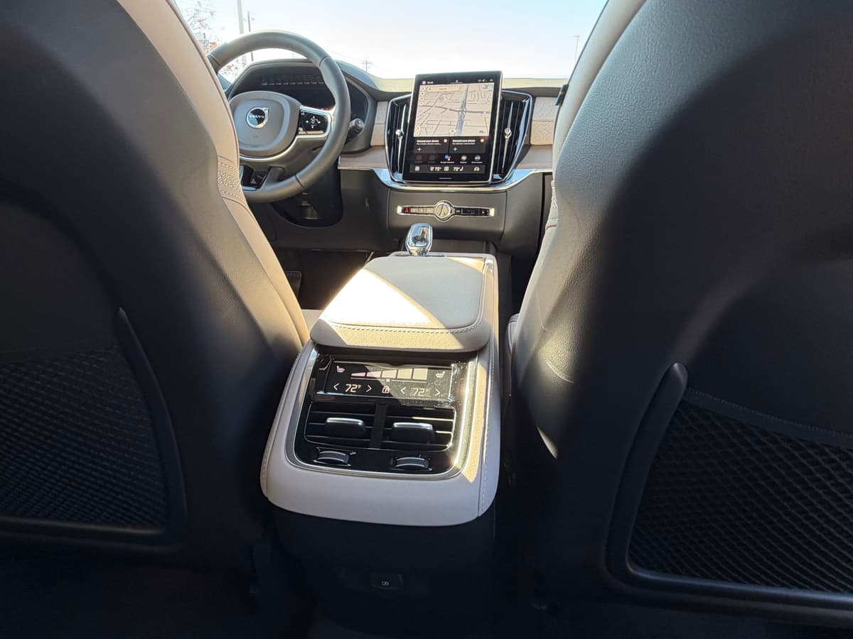 2026 Volvo XC90 - Image 12
