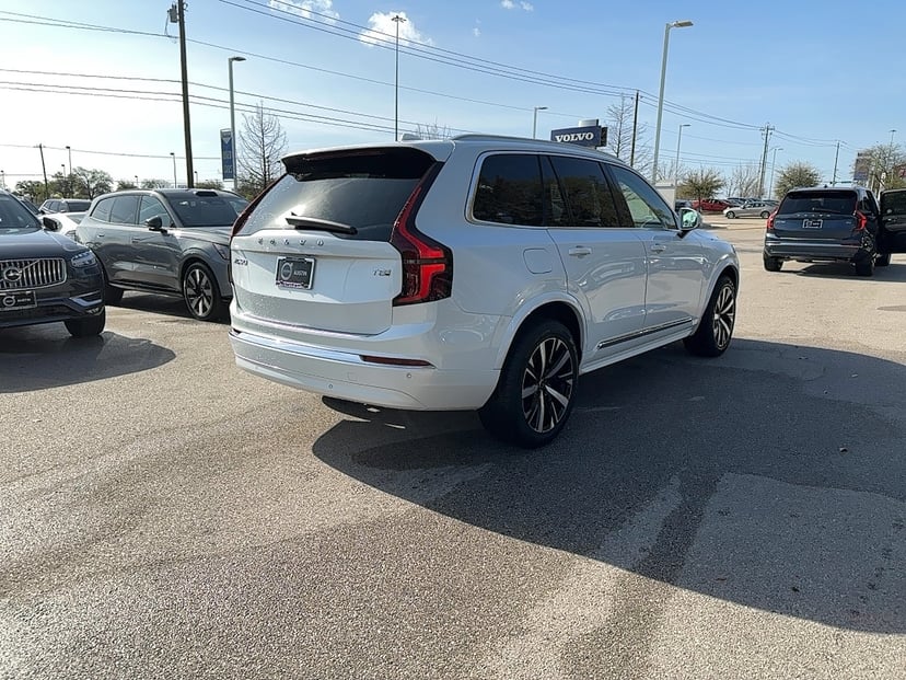 2025 Volvo XC90 plug-in hybrid - Image 6