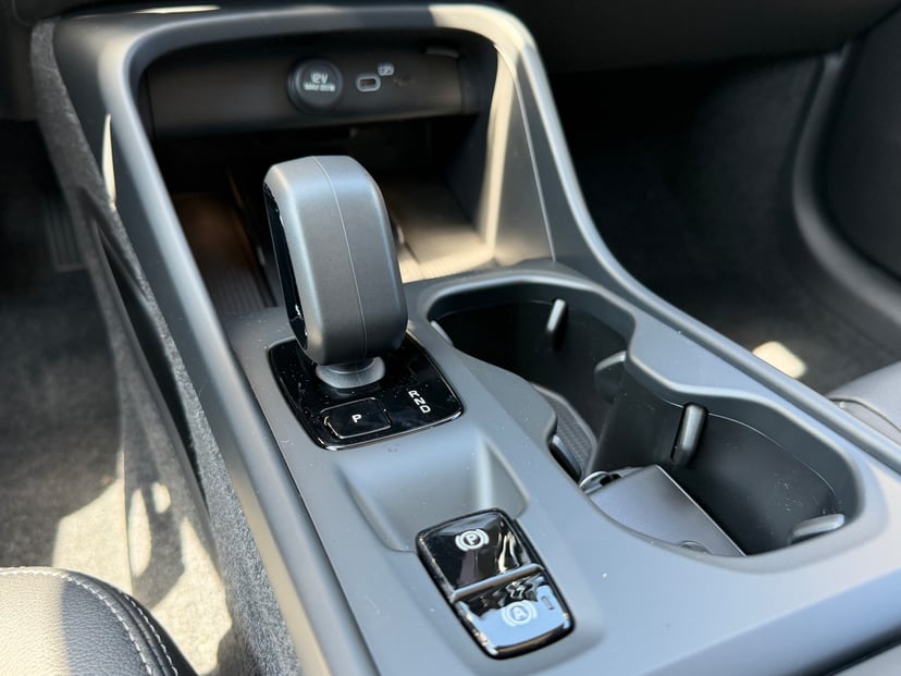 2026 Volvo XC40 - Image 12