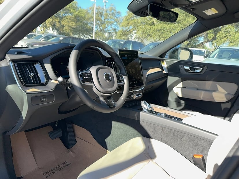 2026 Volvo XC60 - Image 9