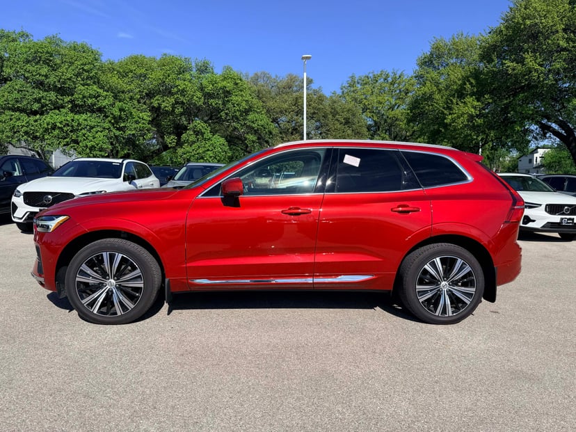 2023 Volvo XC60 - Image 2