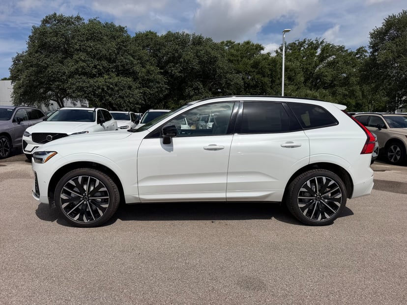 2026 Volvo XC60 - Image 2