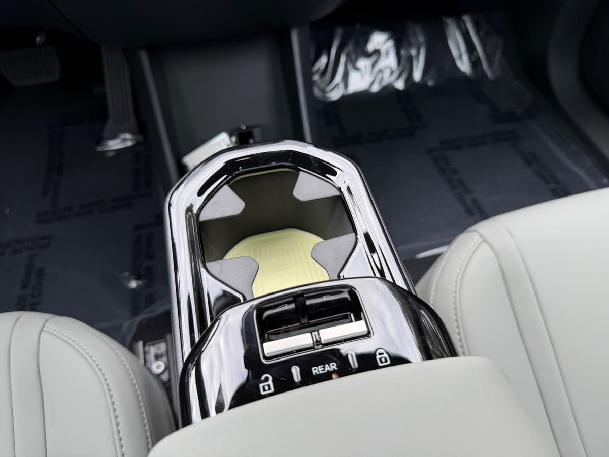 2026 Volvo EX30 Cross Country - Image 13