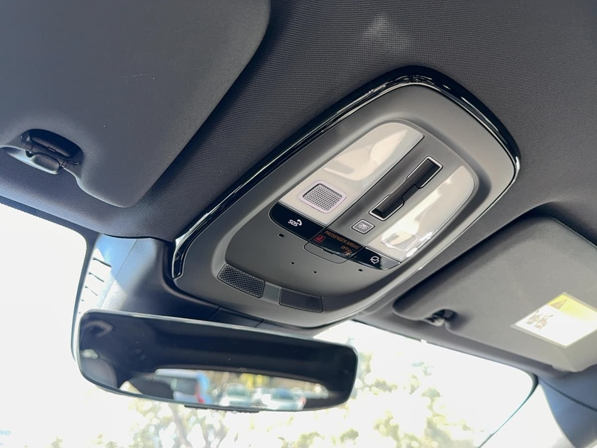 2026 Volvo XC60 - Image 25