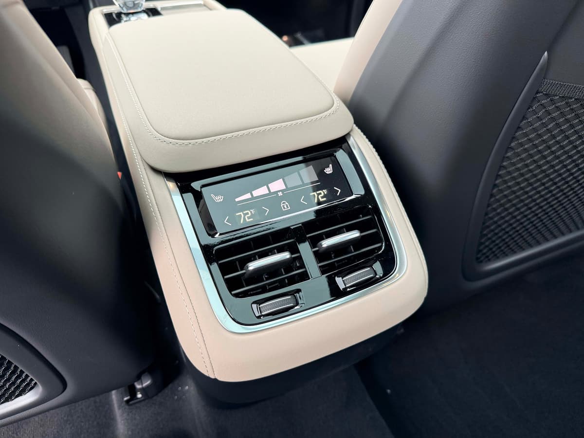2026 Volvo XC90 - Image 17