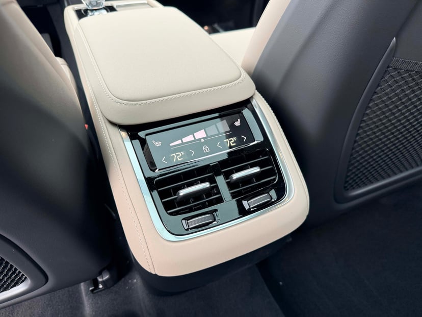 2026 Volvo XC90 - Image 16
