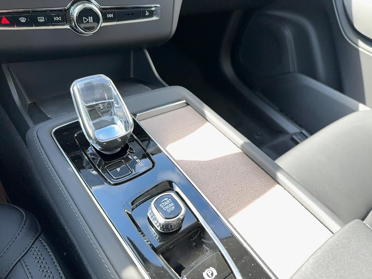 2026 Volvo XC90 plug-in hybrid - Image 24