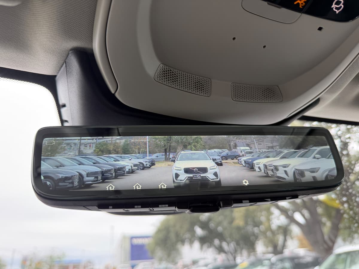 2026 Volvo XC60 - Image 17