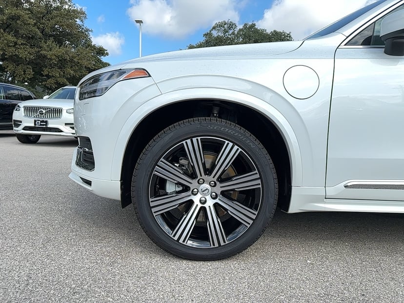 2025 Volvo XC90 plug-in hybrid - Image 5