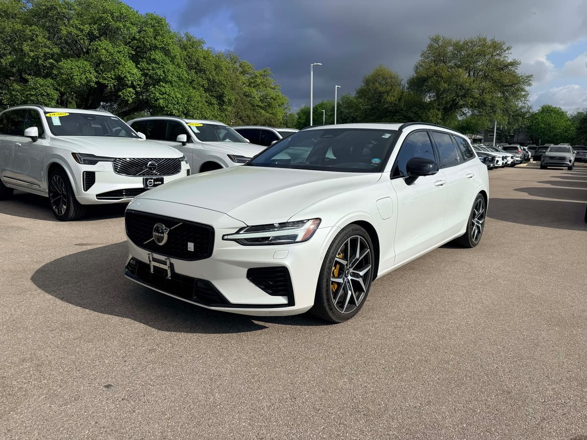 2024 Volvo V60 plug-in hybrid - Image 2