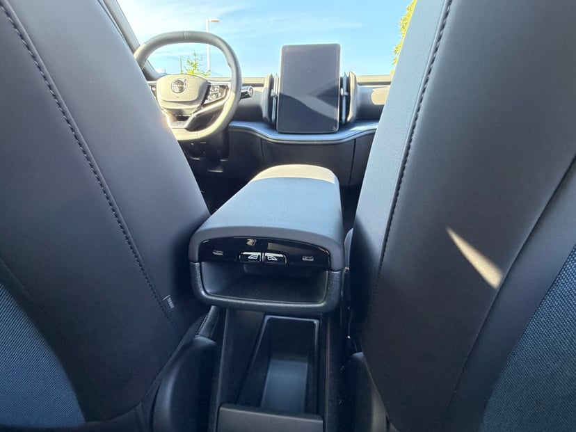 2026 Volvo EX30 - Image 11